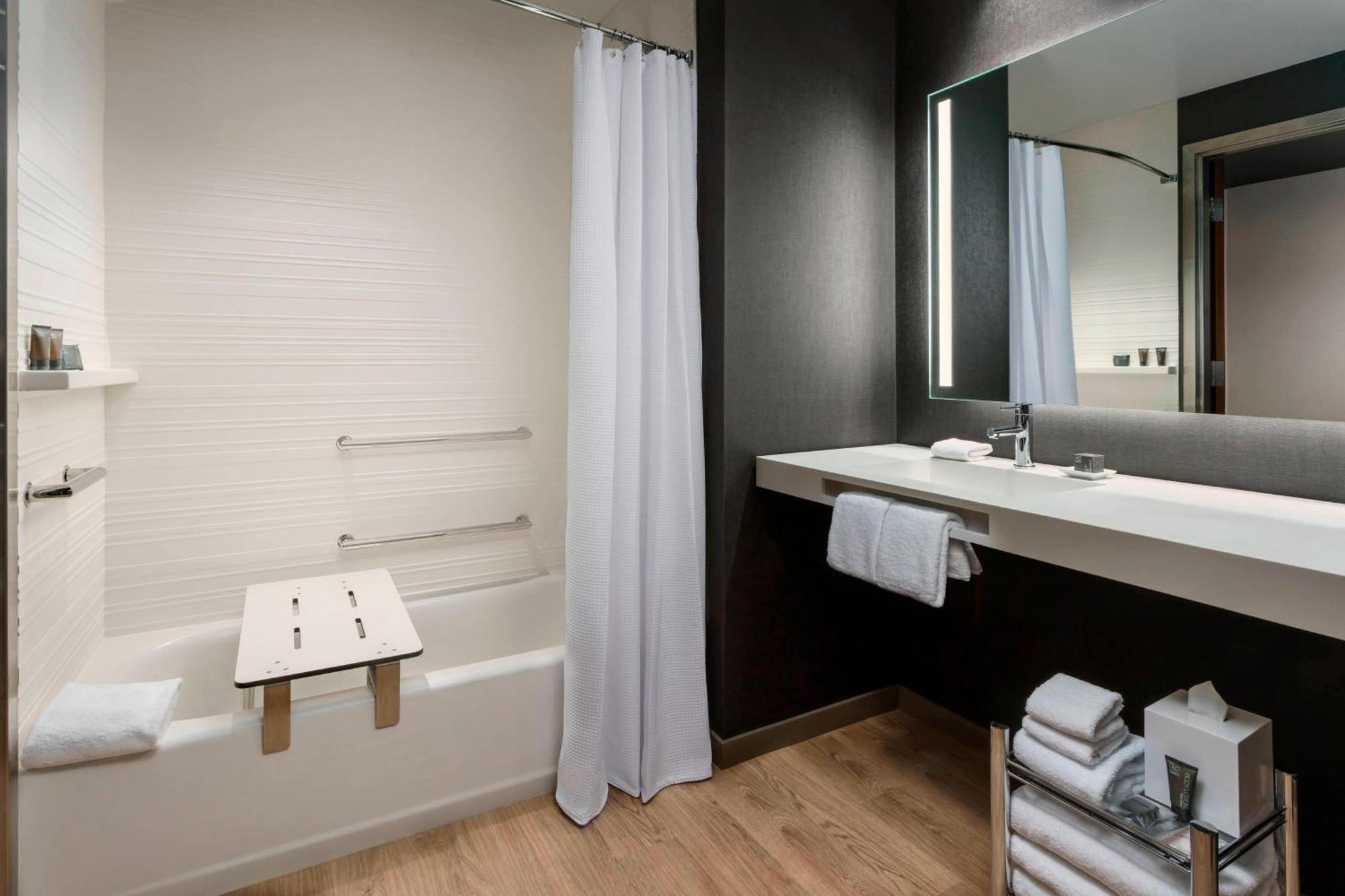 Ac Hotel By Marriott Chapel Hill Downtown Esterno foto