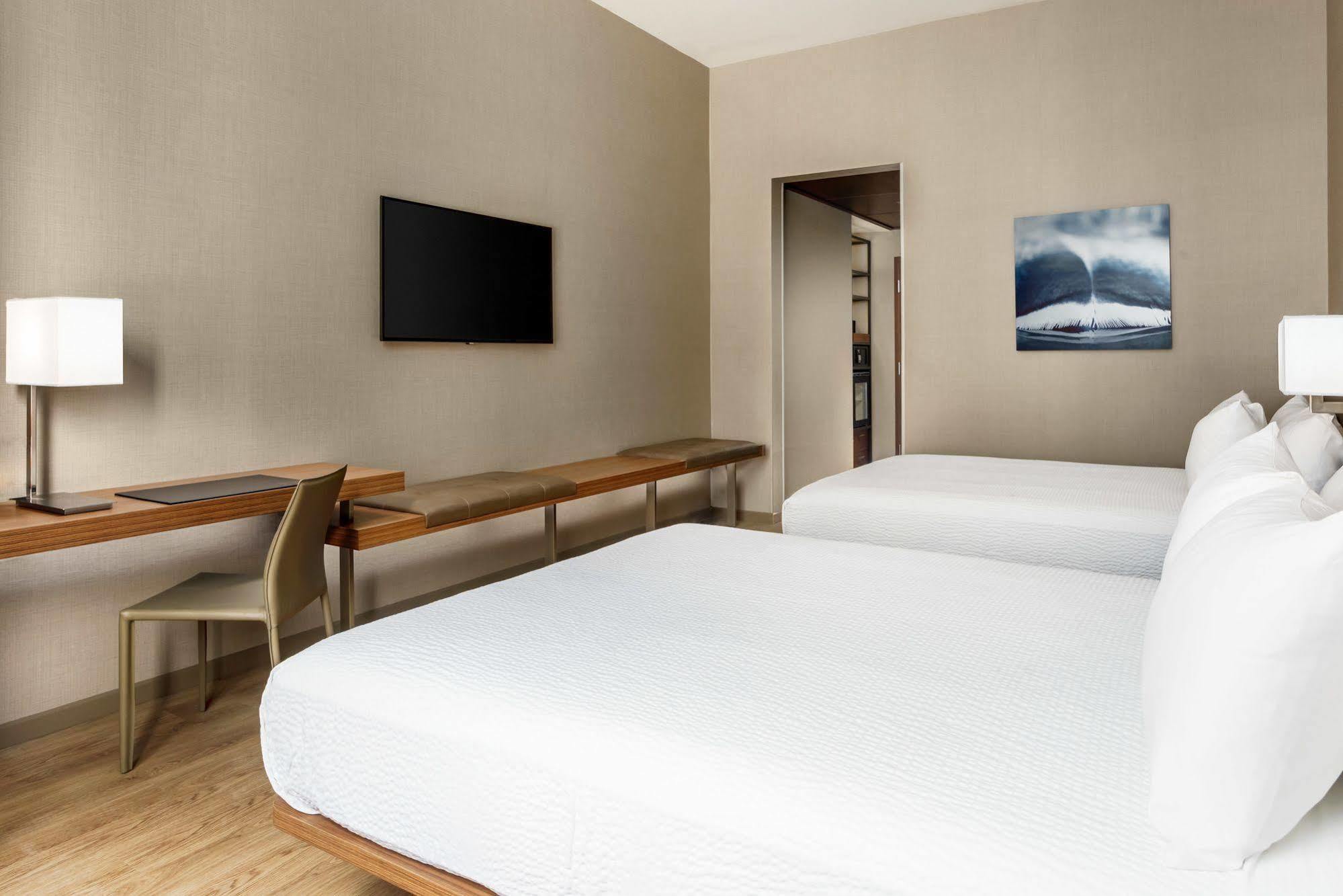 Ac Hotel By Marriott Chapel Hill Downtown Esterno foto
